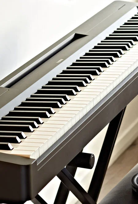 Yamaha P-145